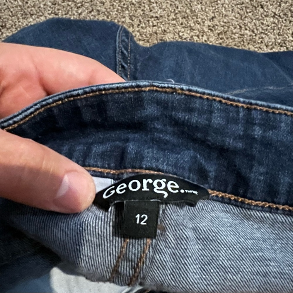 Denim shorts - Picture 3 of 3